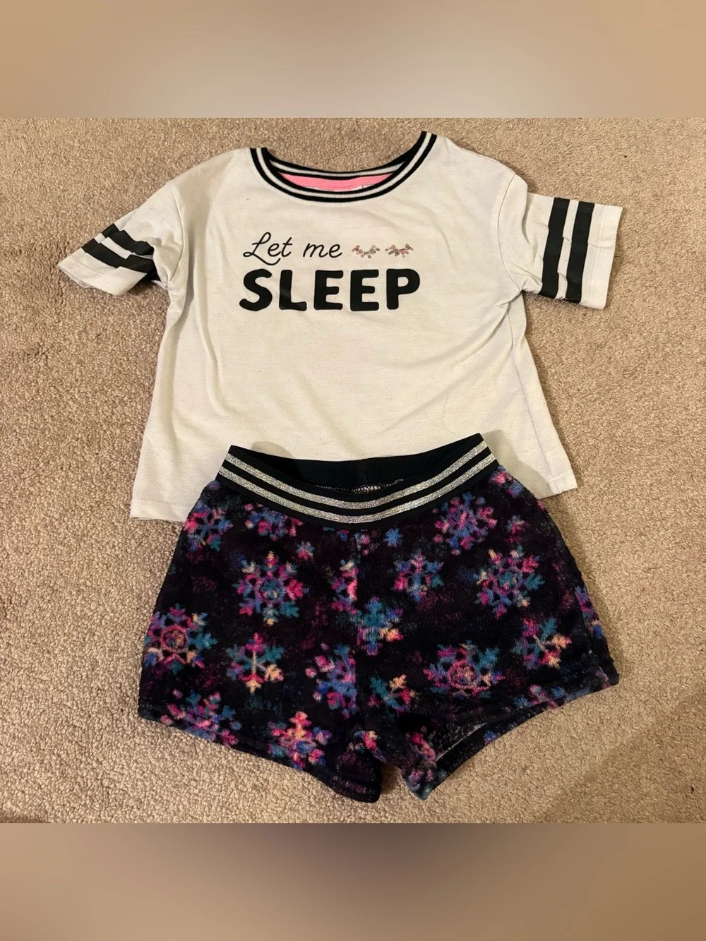 More Than Magic White black Pajama Set Floral Snowflake Shorts size small 6/6x